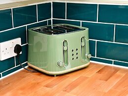 Stunning 3-bed House in Cardiff With Free Parking!