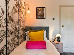 Stunning 3-bed House in Cardiff With Free Parking!