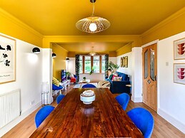 Stunning 3-bed House in Cardiff With Free Parking!