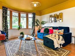 Stunning 3-bed House in Cardiff With Free Parking!