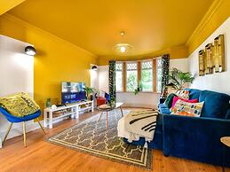 House - Sleeps up to 9 & Free Parking