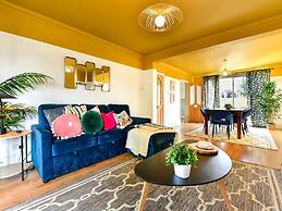 Stunning 3-bed House in Cardiff With Free Parking!