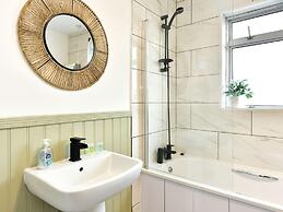 Stunning 3-bed House in Cardiff With Free Parking!