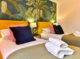 Stunning 3-bed House in Cardiff With Free Parking!