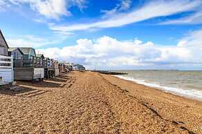Beautiful 2-bed Holiday Home