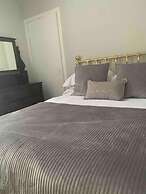 the Crescent, Large Spacious Central Flat