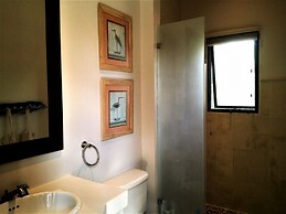 Typical Villa , Swimming Pool, 300 Meters to Langosta and Tamarindo Be