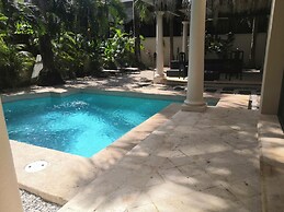 Typical Villa , Swimming Pool, 300 Meters to Langosta and Tamarindo Be