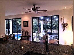 Typical Villa , Swimming Pool, 300 Meters to Langosta and Tamarindo Be