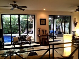 Typical Villa , Swimming Pool, 300 Meters to Langosta and Tamarindo Be