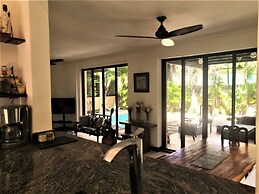 Typical Villa , Swimming Pool, 300 Meters to Langosta and Tamarindo Be