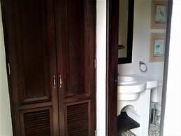 Typical Villa , Swimming Pool, 300 Meters to Langosta and Tamarindo Be