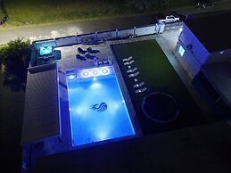 3Bd Luxury Villa Located in Prime Loc