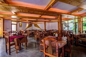Goroomgo Hotel Conifer Manali