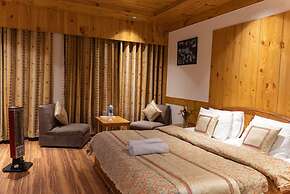 Goroomgo Hotel Conifer Manali