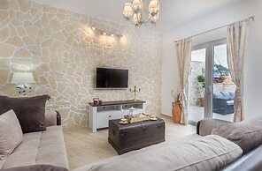 Villa Capitis in the Centre with luxury pool