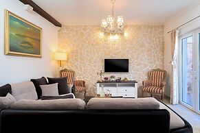 Villa Capitis in the Centre with luxury pool