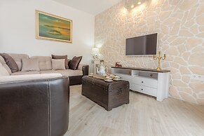 Villa Capitis in the Centre with luxury pool