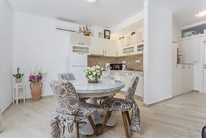 Villa Capitis in the Centre with luxury pool