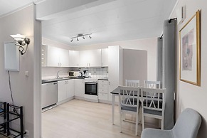 Lovly 3 Bedroom Apartment With the View of Aurora