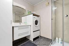 Lovly 3 Bedroom Apartment With the View of Aurora