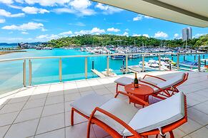 Pavillions 25 Penthouse with Marina View