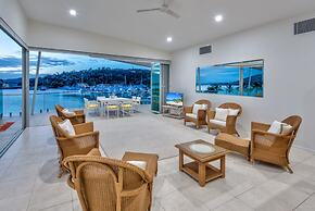 Pavillions 25 Penthouse with Marina View