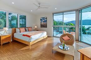 Pavillions 25 Penthouse with Marina View