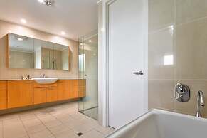 Pavillions 25 Penthouse with Marina View