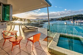 Pavillions 25 Penthouse with Marina View