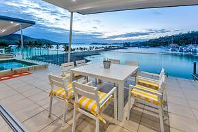 Pavillions 25 Penthouse with Marina View