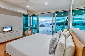 Pavillions 25 Penthouse with Marina View