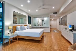 Pavillions 25 Penthouse with Marina View