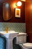 The Queen's Chew Magna