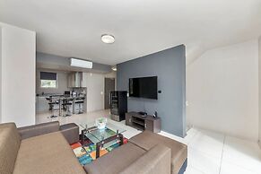 Contemporary 2BD Apartment w/ Balcony, Greenpoint!