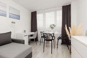 Warsaw Saski Garden Apartment by Renters