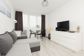 Warsaw Saski Garden Apartment by Renters