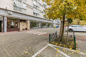 Warsaw Saski Garden Apartment by Renters
