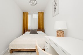 Warsaw Saski Garden Apartment by Renters