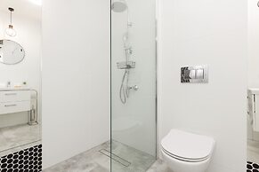 Warsaw Saski Garden Apartment by Renters