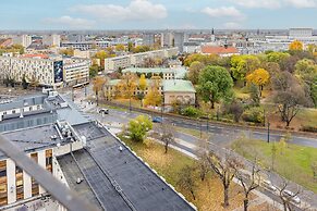 Warsaw Saski Garden Apartment by Renters