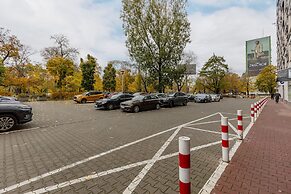 Warsaw Saski Garden Apartment by Renters