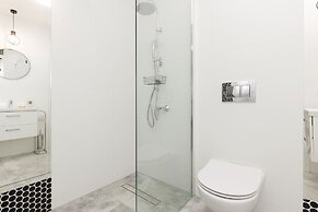 Warsaw Saski Garden Apartment by Renters