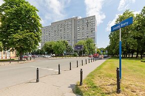 Warsaw Saski Garden Apartment by Renters