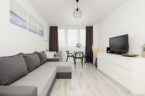 Warsaw Saski Garden Apartment by Renters