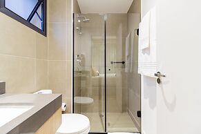 Charlie Uwin Brooklin