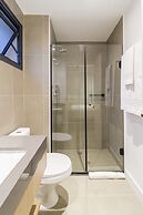 Charlie Uwin Brooklin