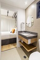 Charlie Uwin Brooklin