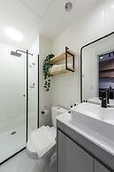 Charlie Uwin Brooklin