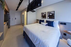 Charlie Uwin Brooklin